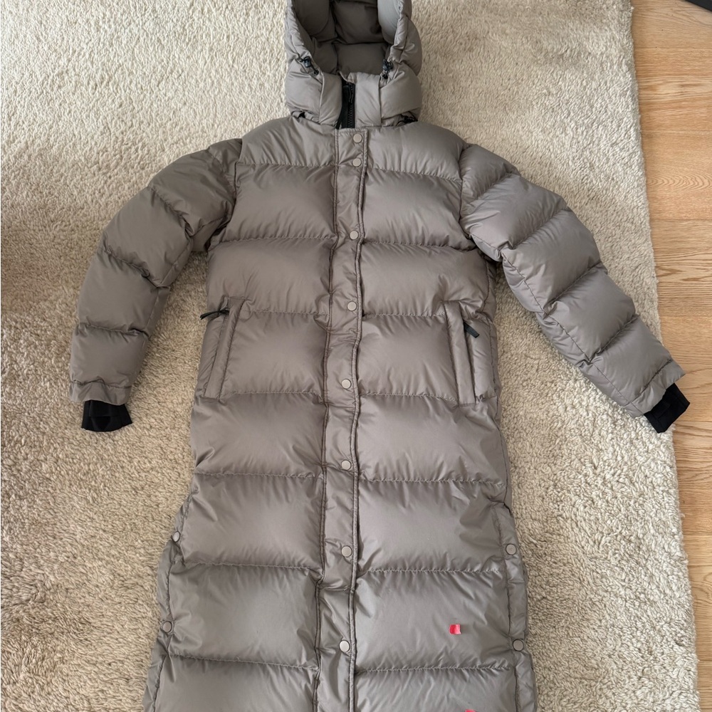 Quince Responsible Down Long Puffer Jacket Stone Taupe small - Picture 2 of 10